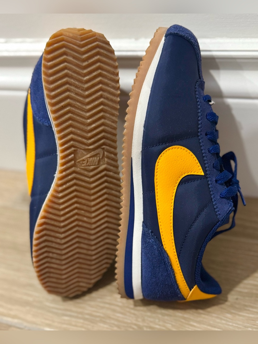 Nike Navy and Yellow Runner Sneakers size 7
